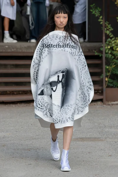 Look 15